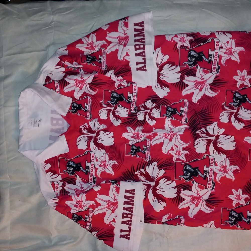 Men's University of Alabama Crimson Tide button down Hawaiian style shirt